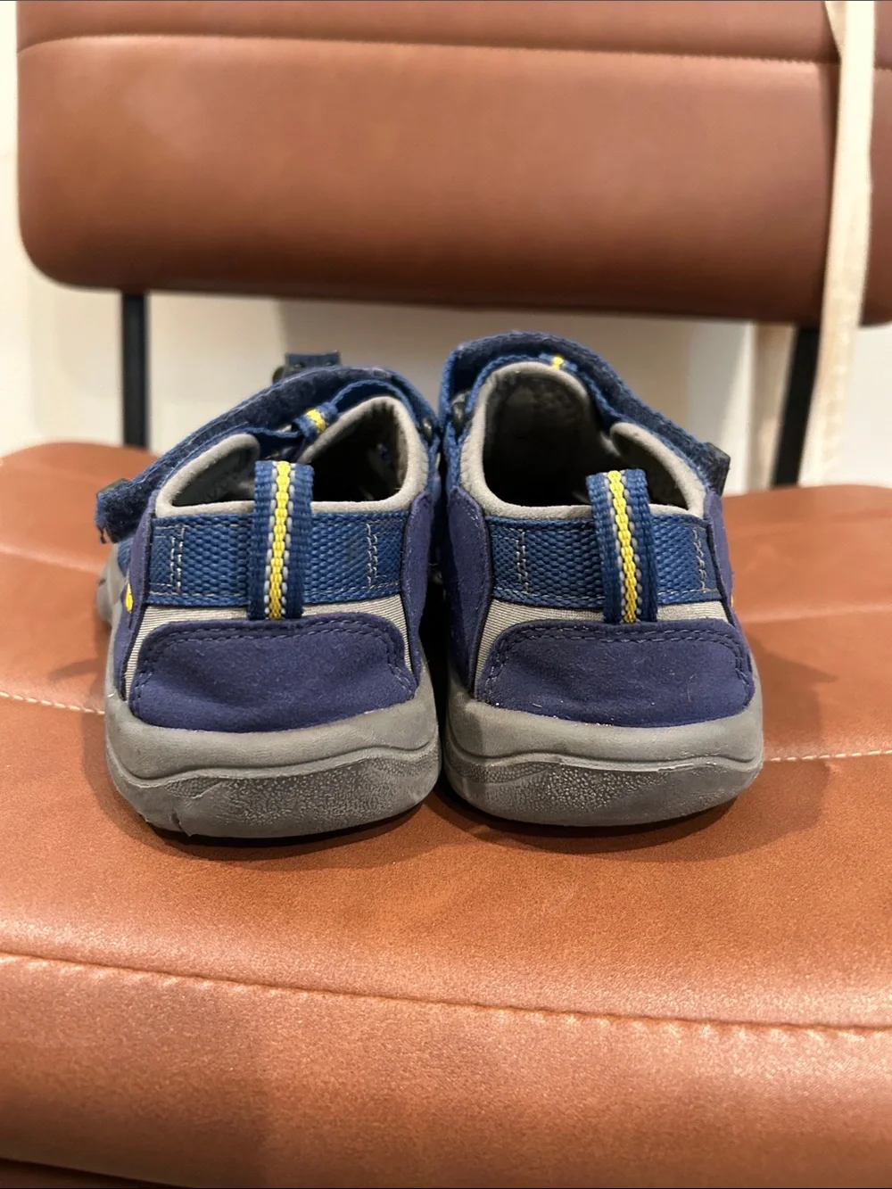 Keen sturdy closed